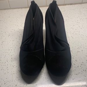 Taryn by Taryn Rose, Suede & Black Fabric with beige contrast stitching, 3” Heel